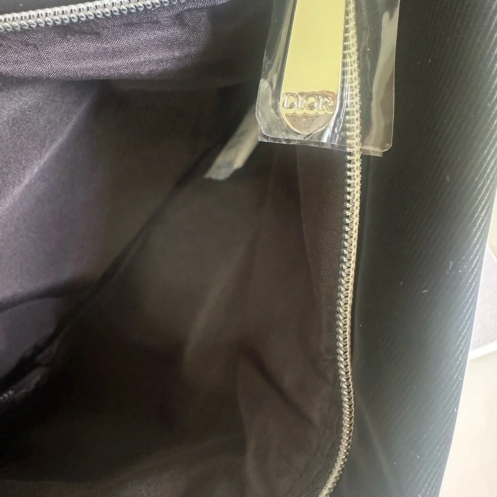 New in Box Dior Cosmetics Bag - Picture 2 of 2